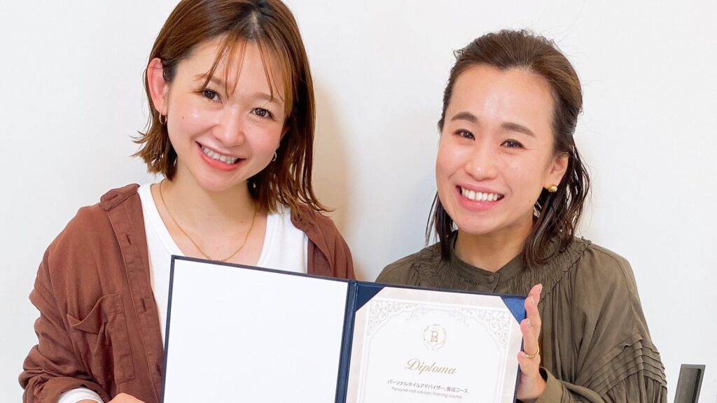 受講生との笑顔の記念撮影。受講後に目指せる明るい未来